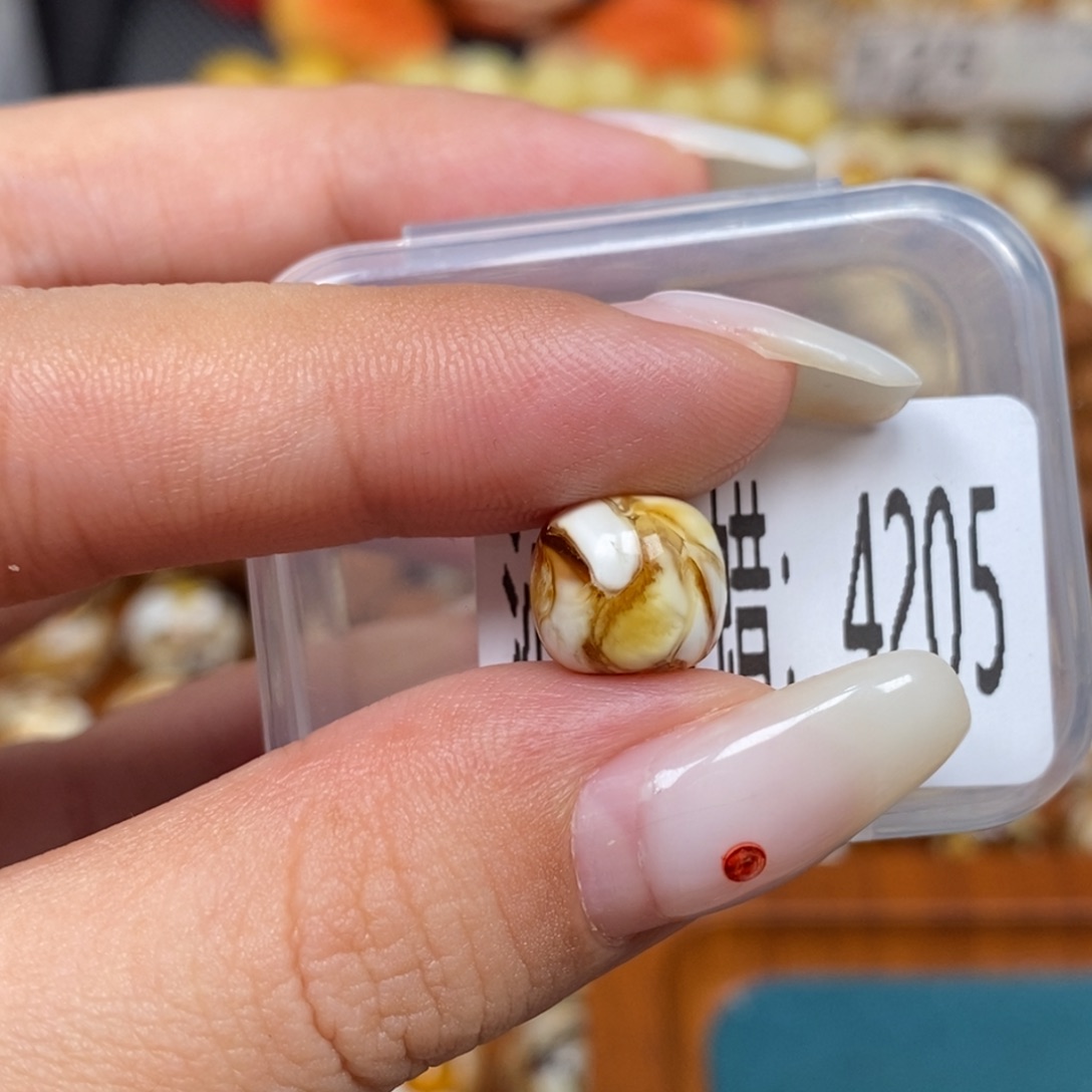 蜜蜡未镶嵌珠宝奇石4205