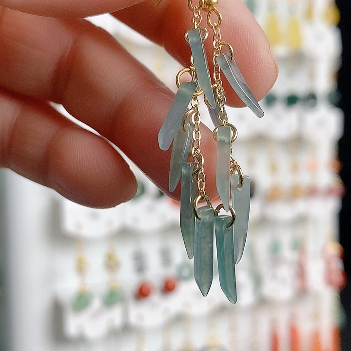 翡翠耳饰未镶嵌翡翠