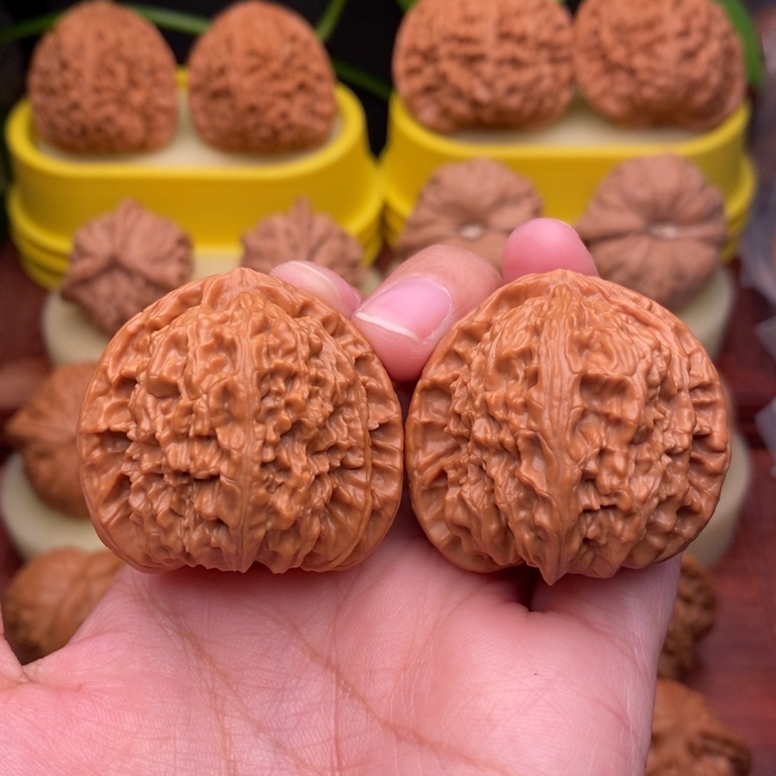 把件文玩核桃38“红皮”三角白“漏”