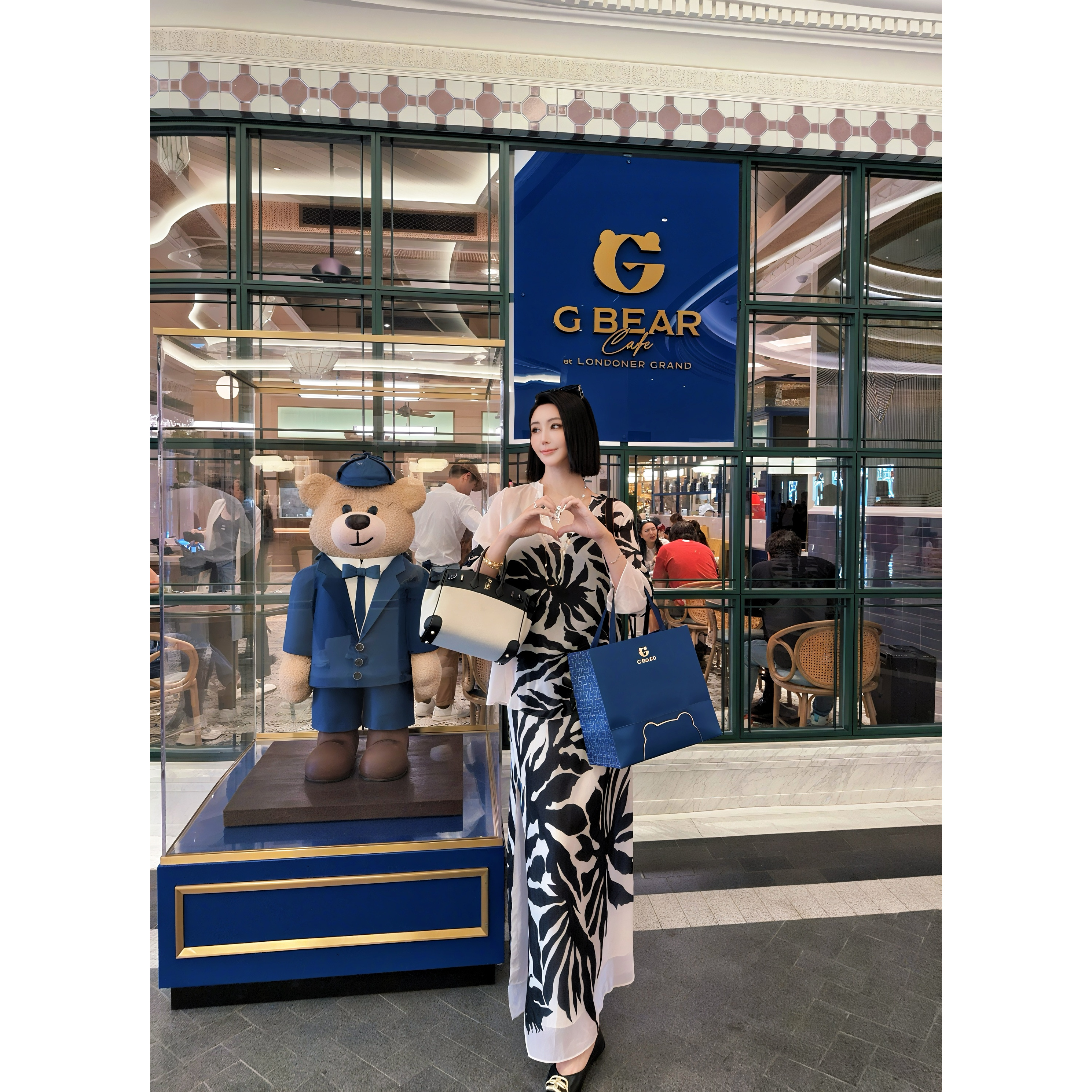 DUOMI【挪威森林】黑白拼色花朵印花V领透明镂空上衣三件套TZ13949