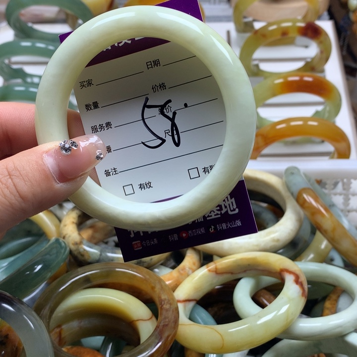 蛇纹石玉手镯未镶嵌