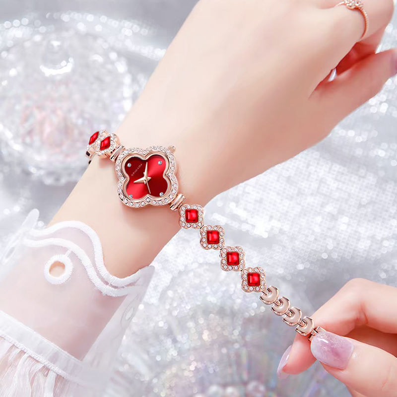 四叶草高颜值手表女款爆款2025新款女士轻奢高档防水手链女表礼物