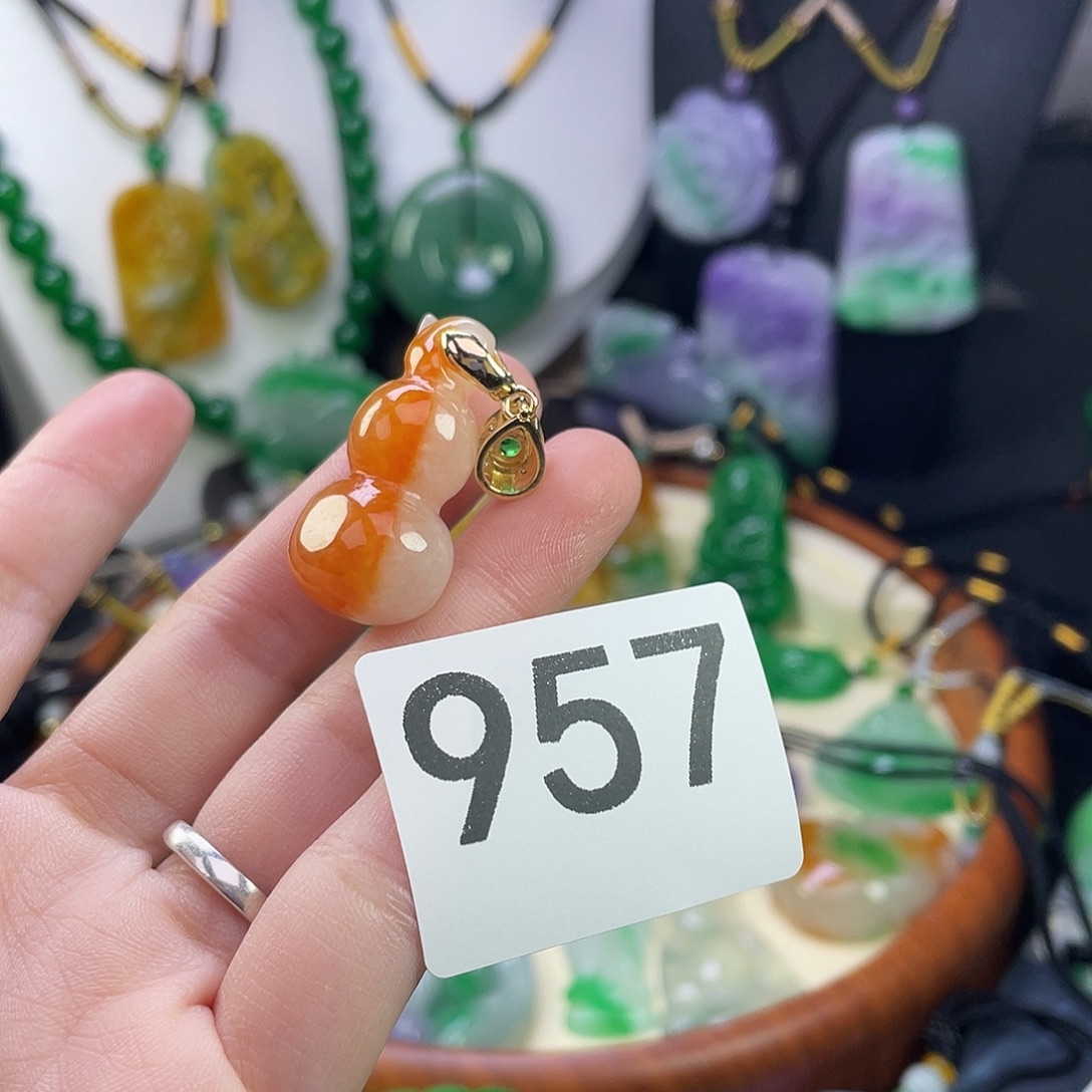 翡翠未镶嵌吊坠(赠链)