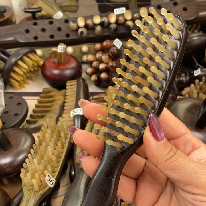 紫光檀56齿按摩梳微瑕疵