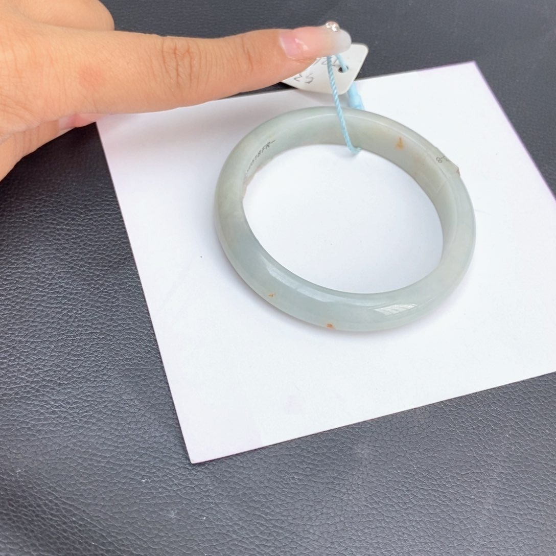 翡翠手镯未镶嵌?***撞52圈口