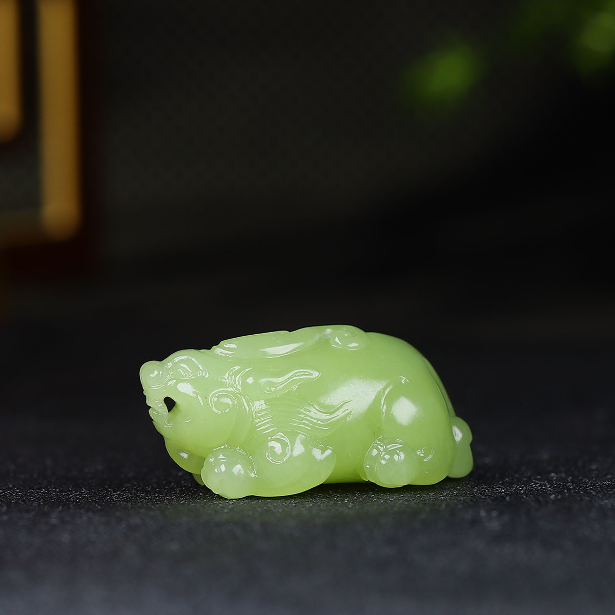 1202127和田玉黄玉貔貅挂件