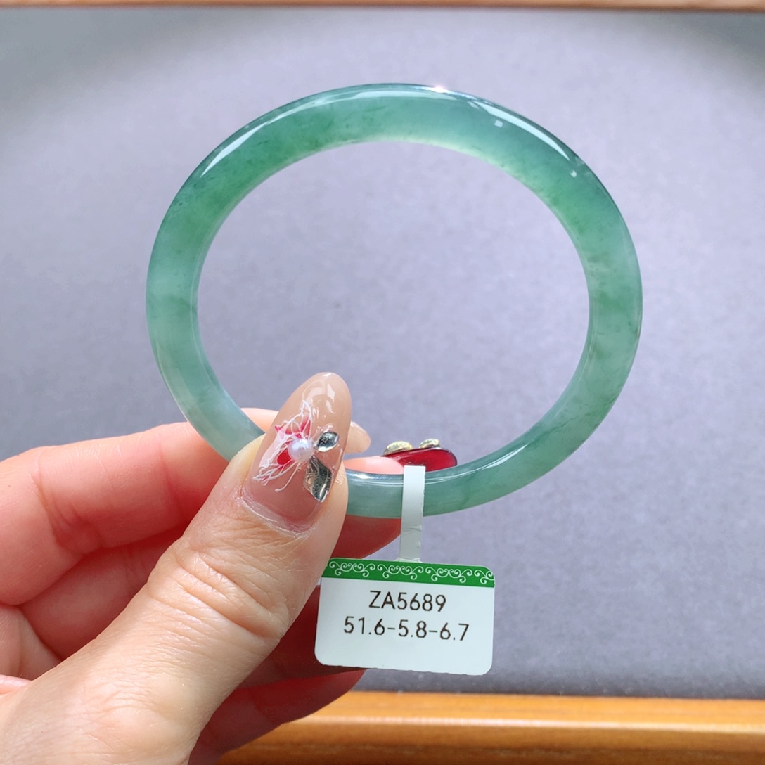 翡翠手镯未镶嵌天然翡翠手镯