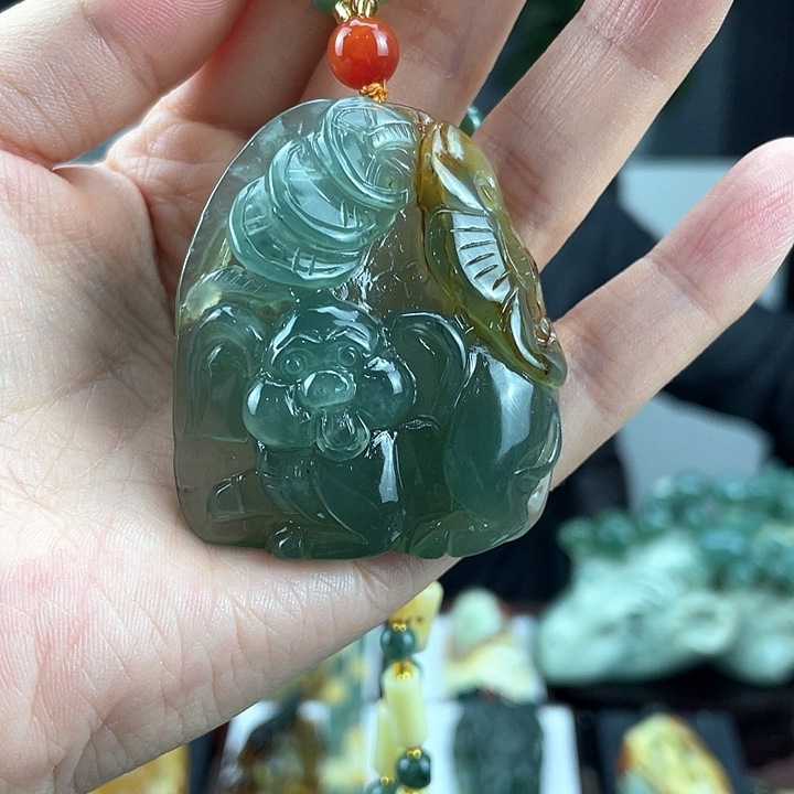 蛇纹石玉颈饰未镶嵌