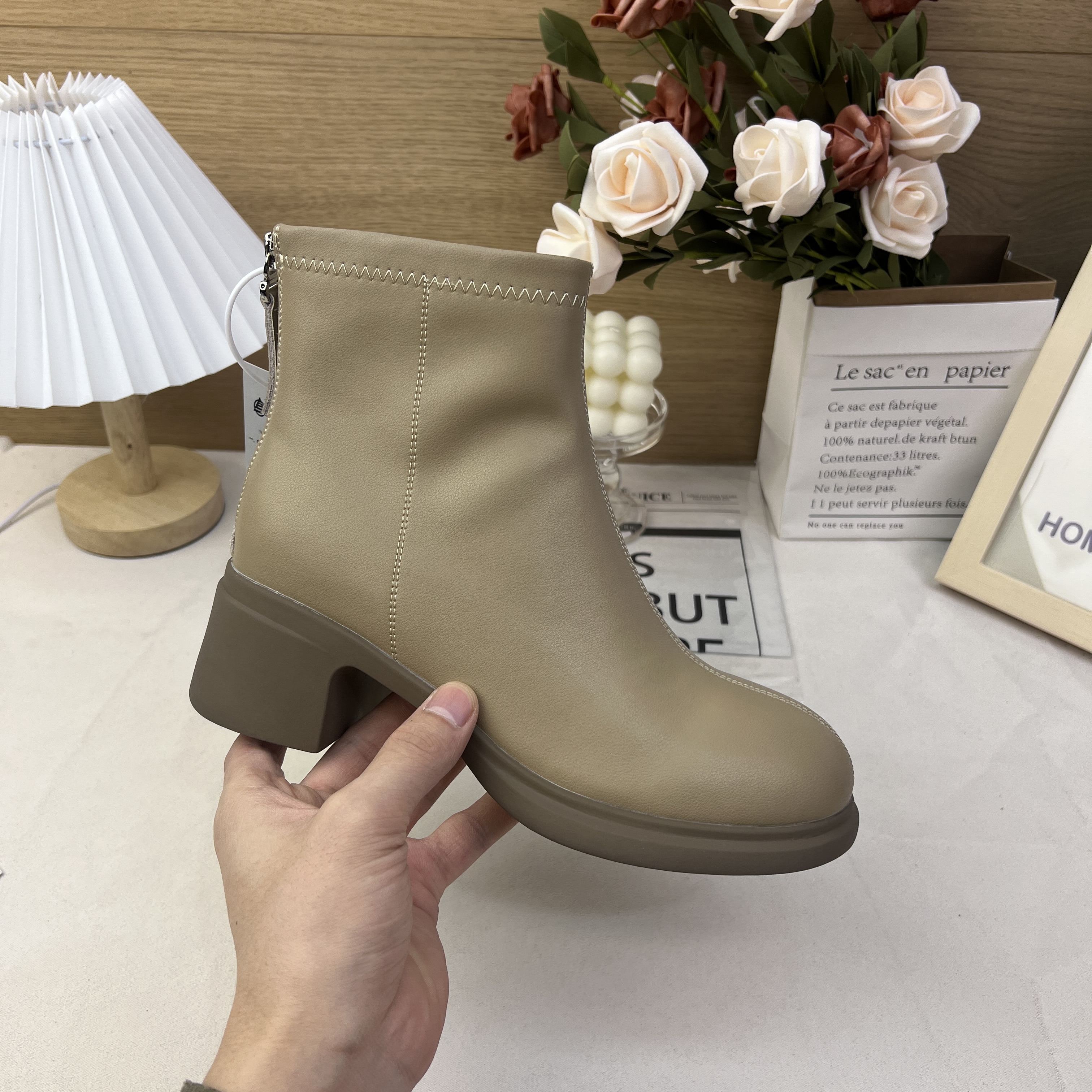 冬季新款韩版百搭女士休闲马丁靴厚底增高瘦瘦靴子 X 1039