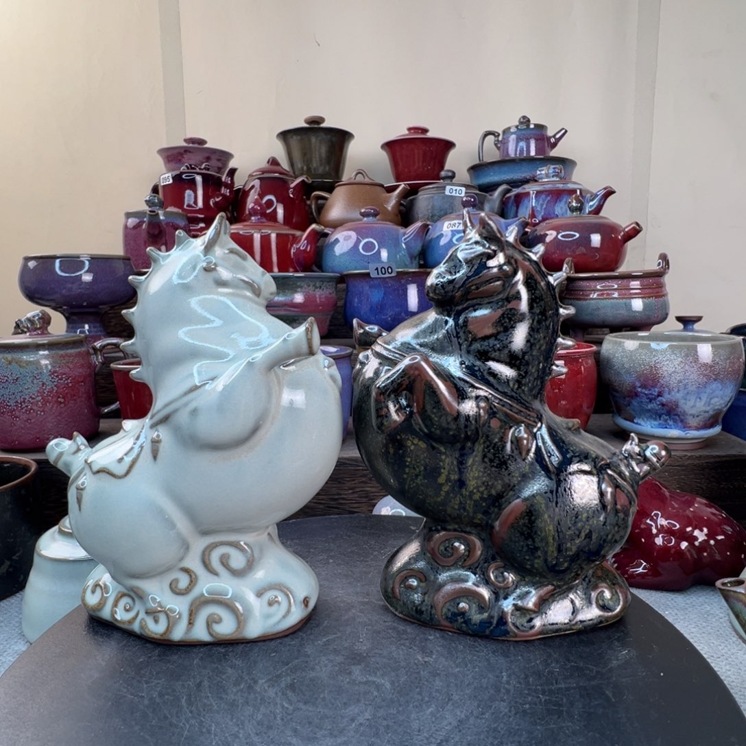 高13cm立马马踏祥云黑白马一对