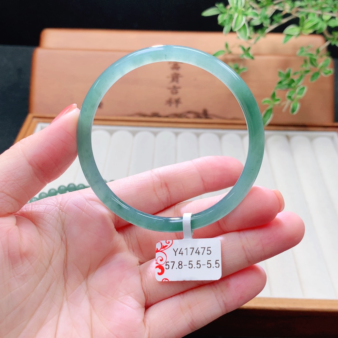 未镶嵌手镯（圆镯）翡翠