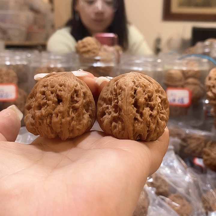 文玩核桃吊坠?****?38平谷凹底尖有伤