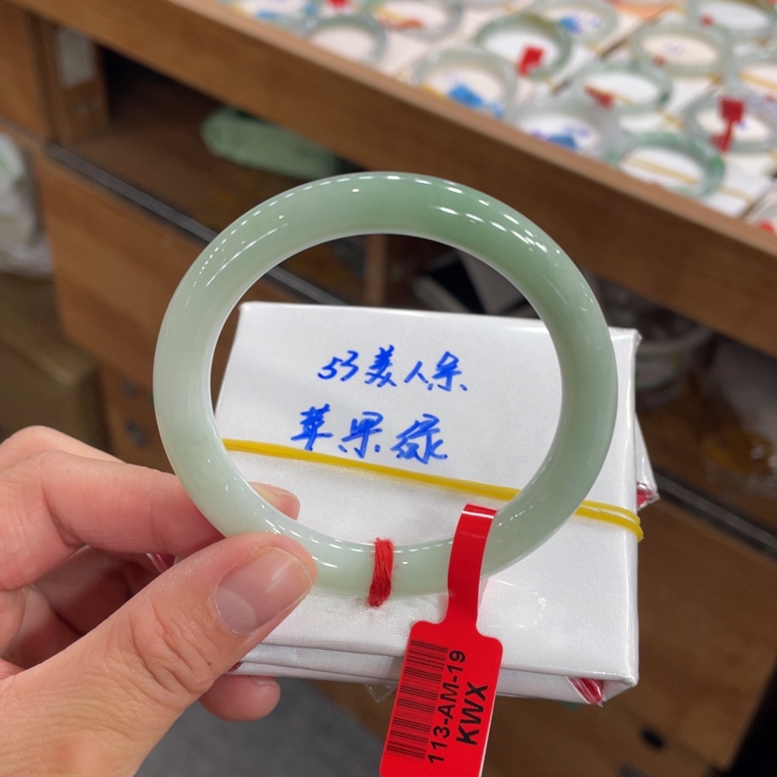 翡翠手镯未镶嵌缅甸翡翠天然翡翠