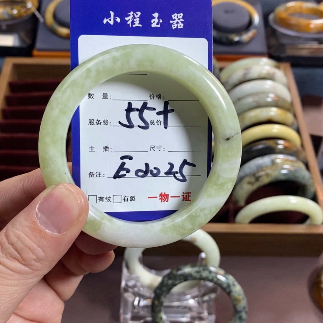 蛇纹石玉手镯未镶嵌