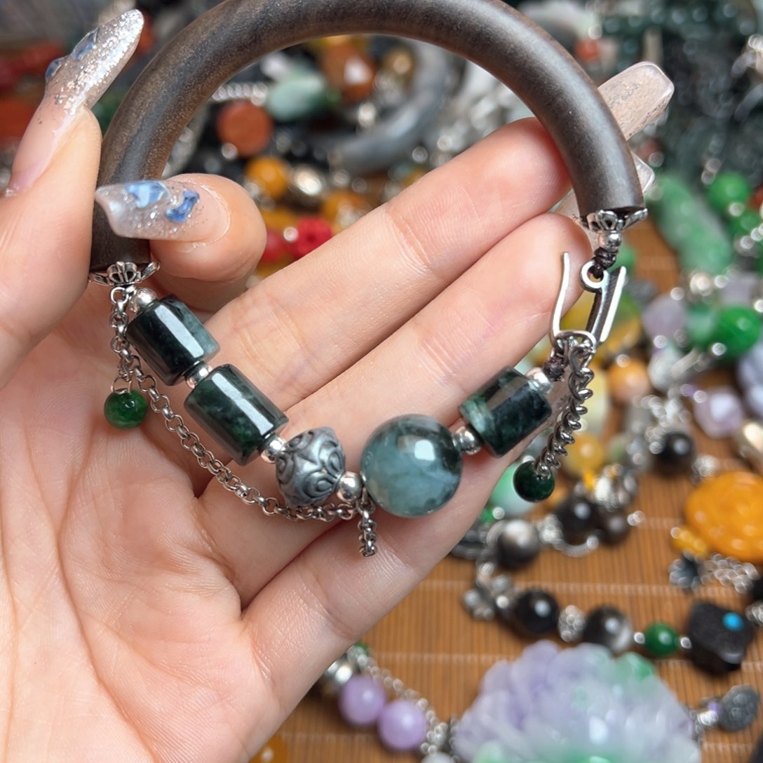 翡翠未镶嵌颈饰吊坠