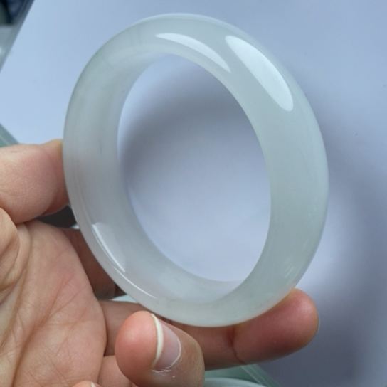 一***开石英质玉（金丝玉）未镶嵌手镯