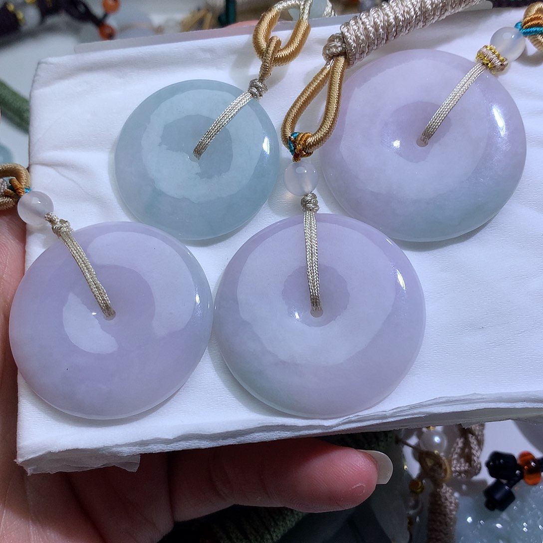 翡翠未镶嵌颈饰田**农2833。