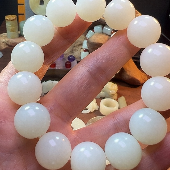 随***心和田玉未镶嵌戒指