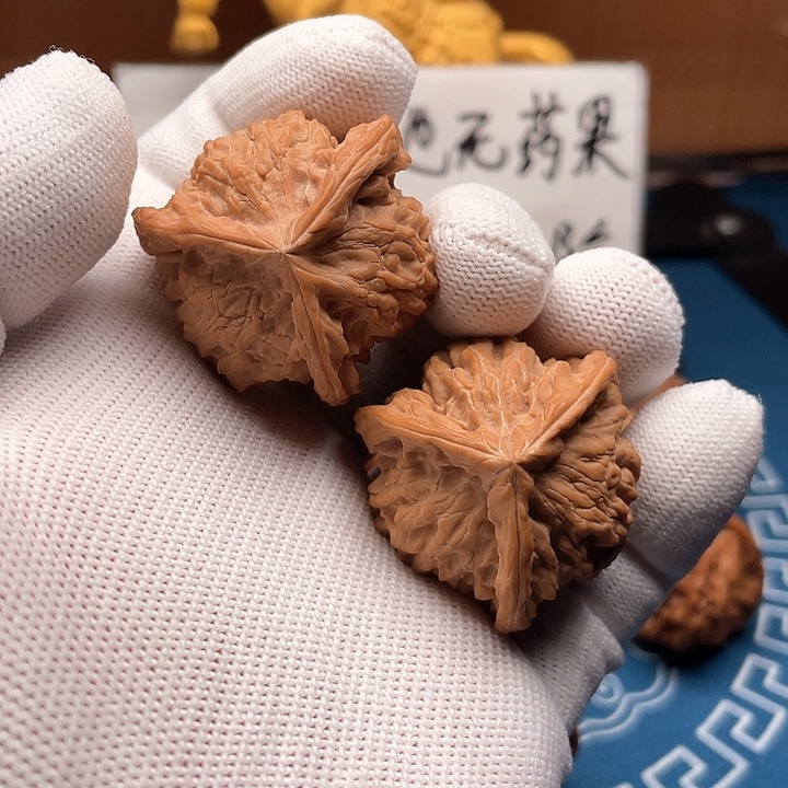 文玩核桃吊坠盘山三棱