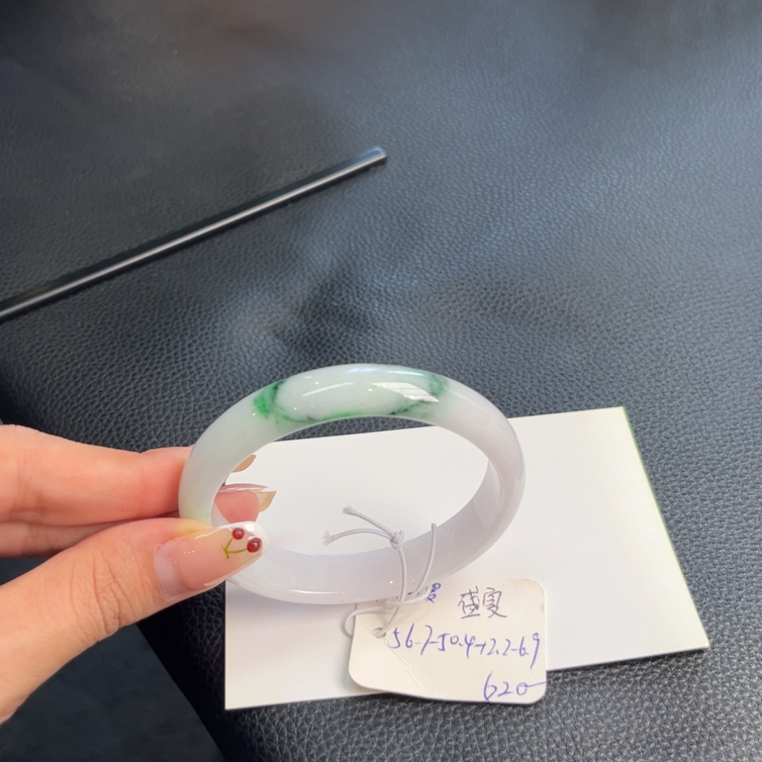 未镶嵌手镯（贵妃镯）翡翠手镯