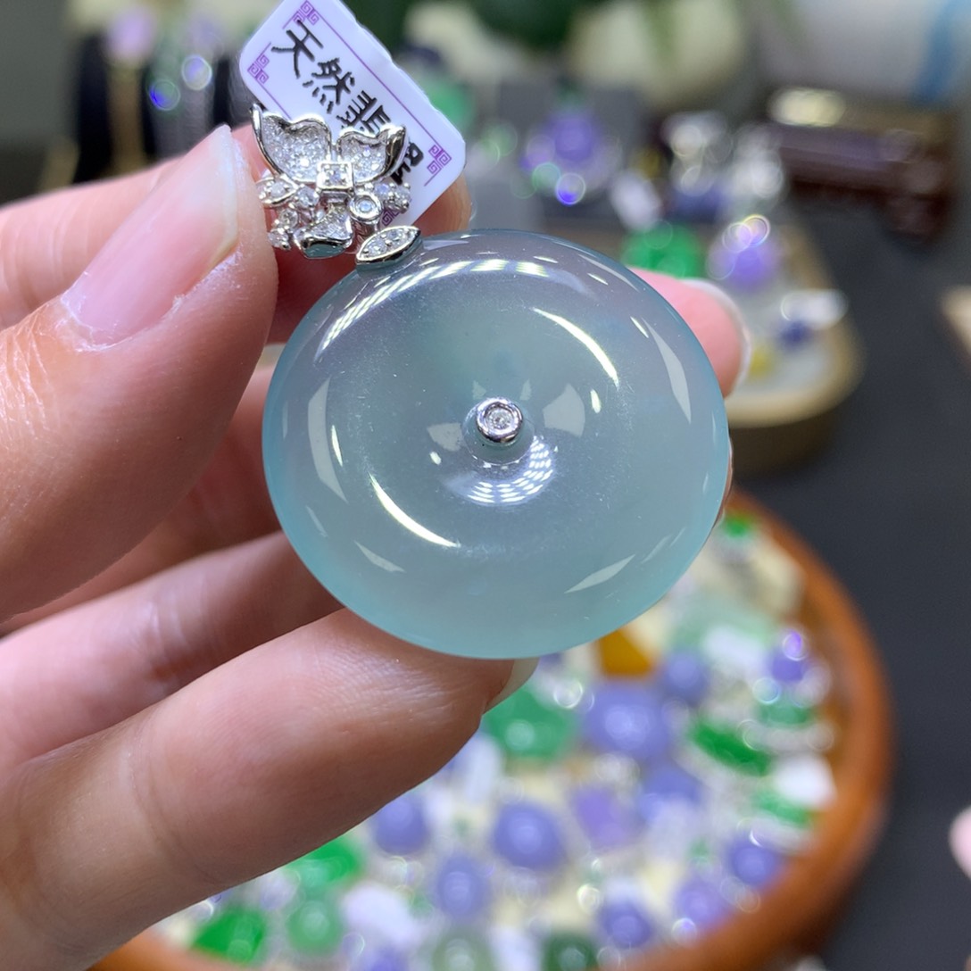 翡翠颈饰18K金镶嵌翡翠吊坠项链