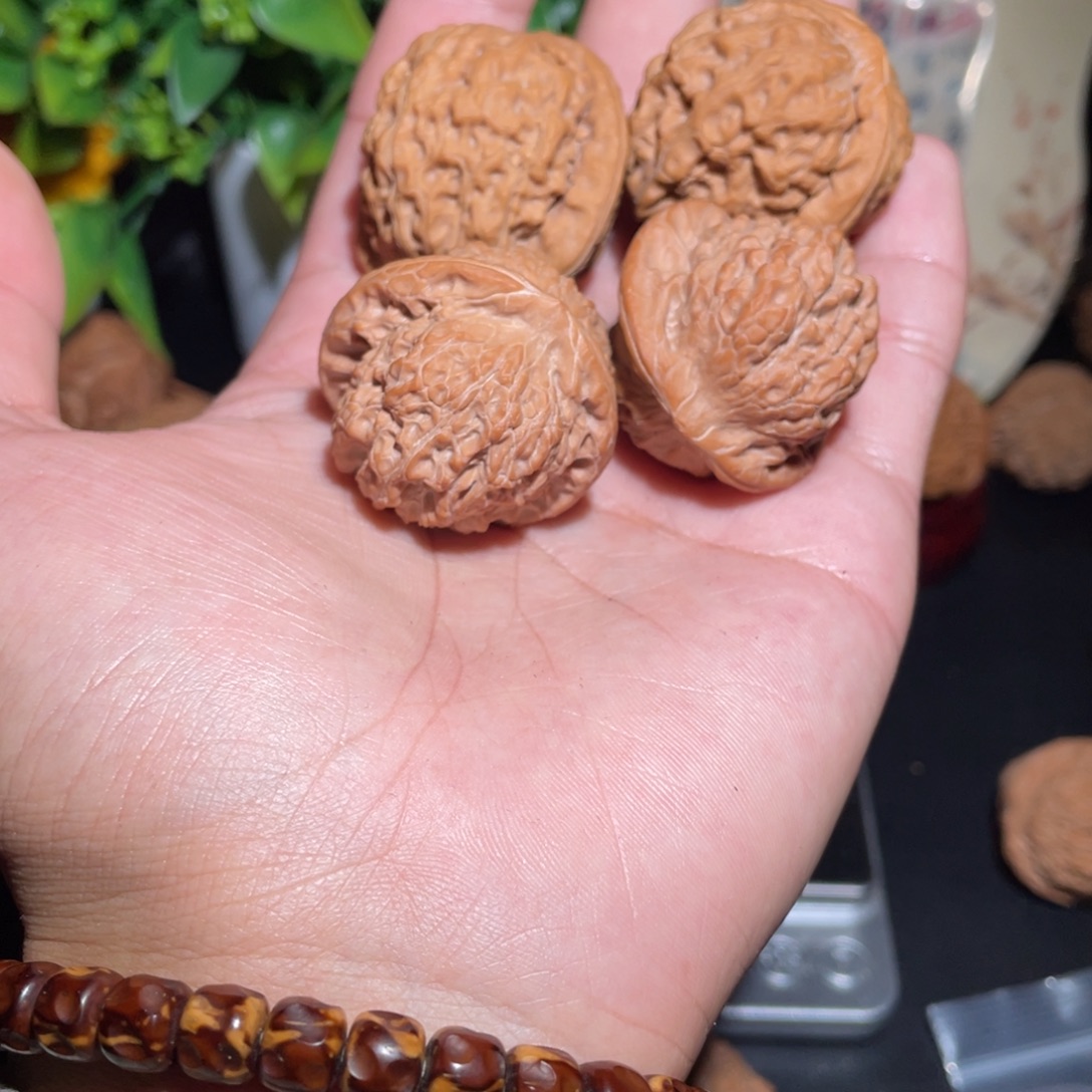 7***‍吊坠文玩核桃血麒麟➕