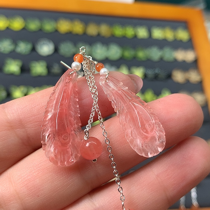 未镶嵌蛇纹石玉耳饰