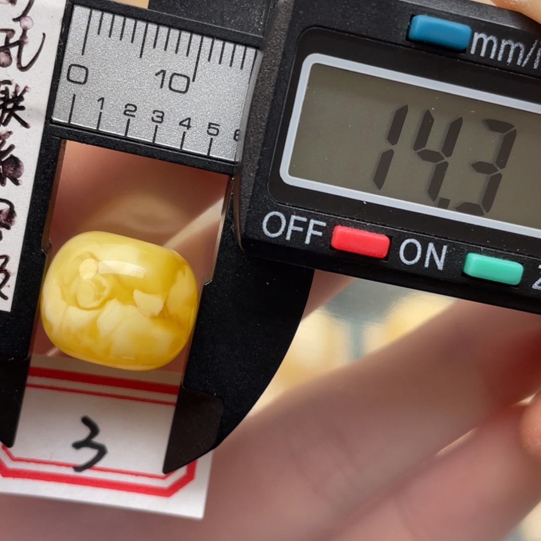 蜜蜡裸石未镶嵌蜜蜡