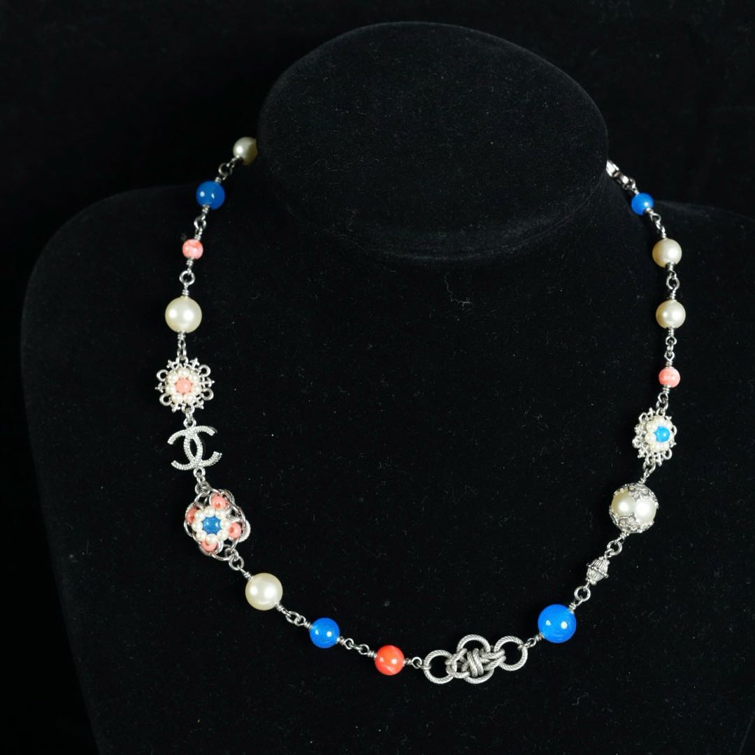 Chanel彩珠花花银色项链
