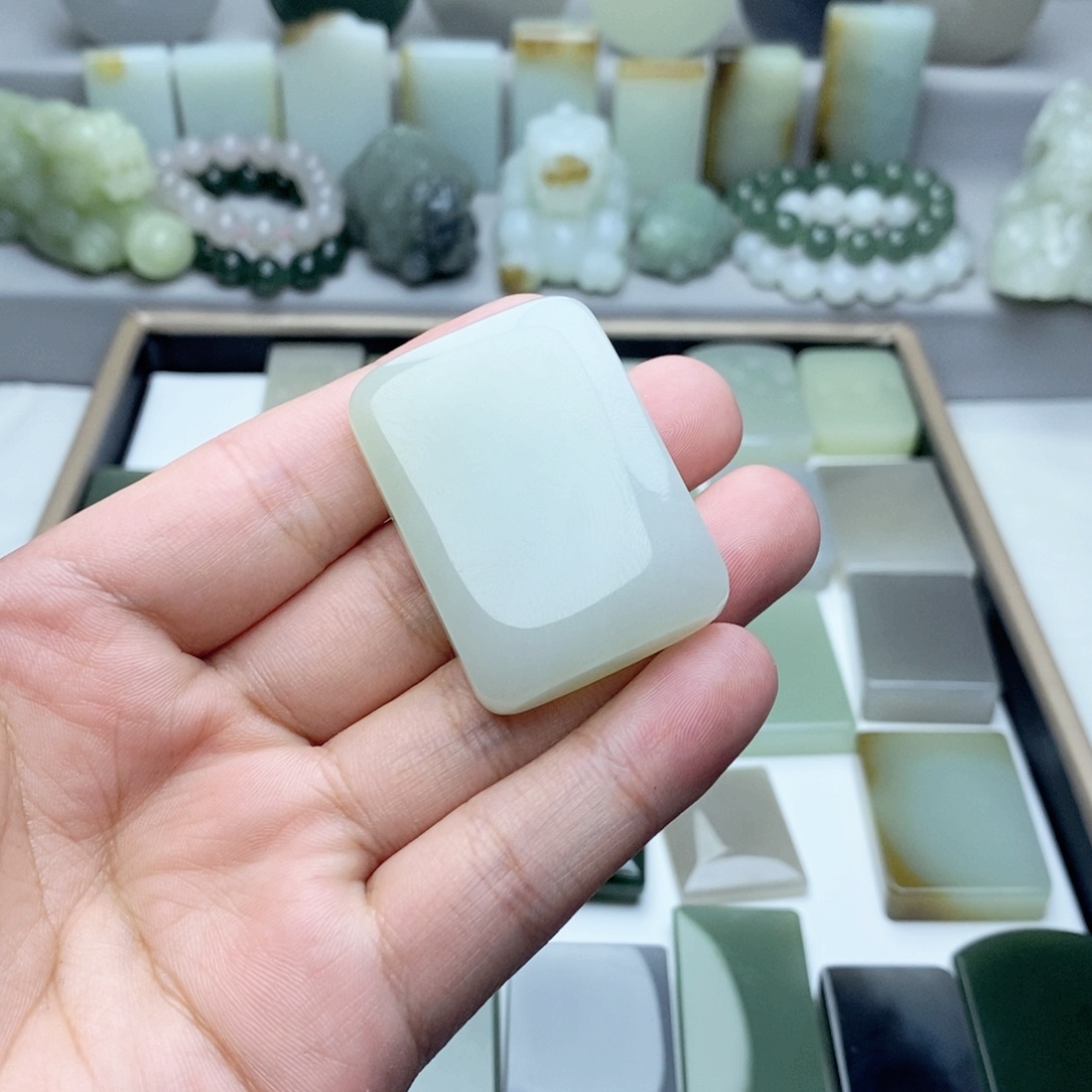 和田玉颈饰未镶嵌扯*子