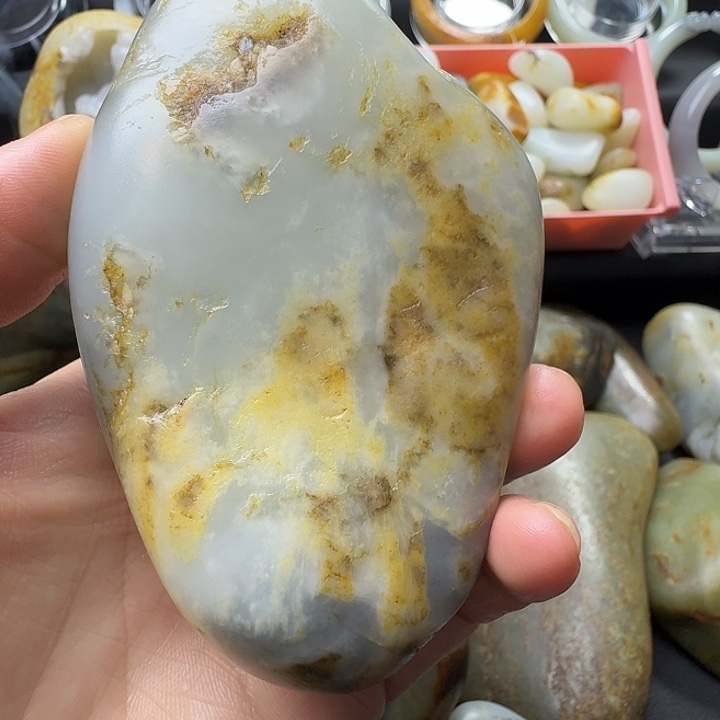 和田玉未镶嵌把件