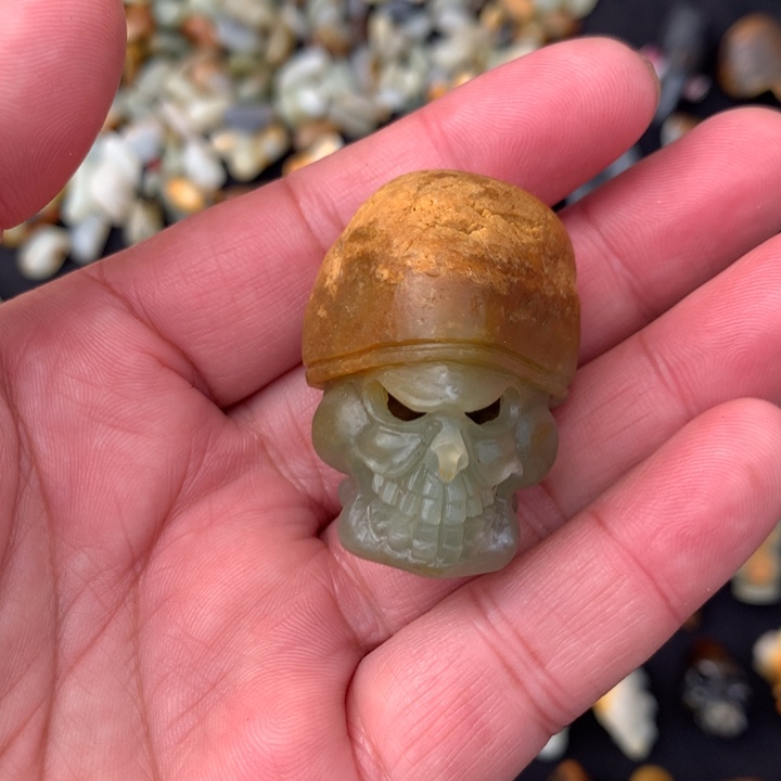 颈饰未镶嵌透闪石质玉