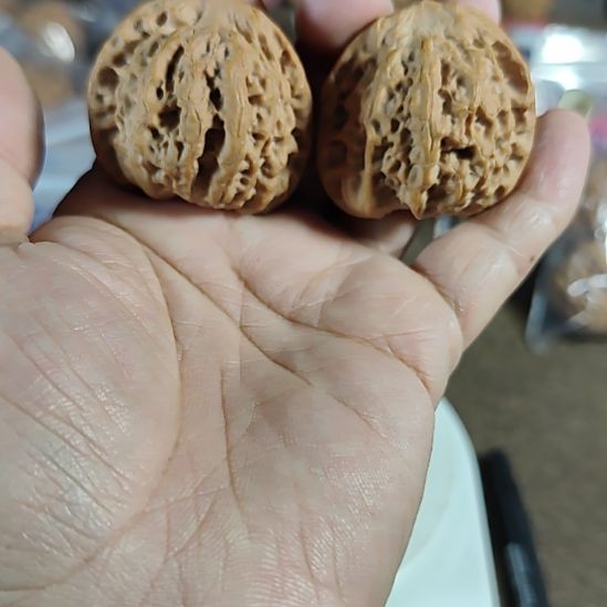 文玩核桃吊坠油蜡皮佛肚