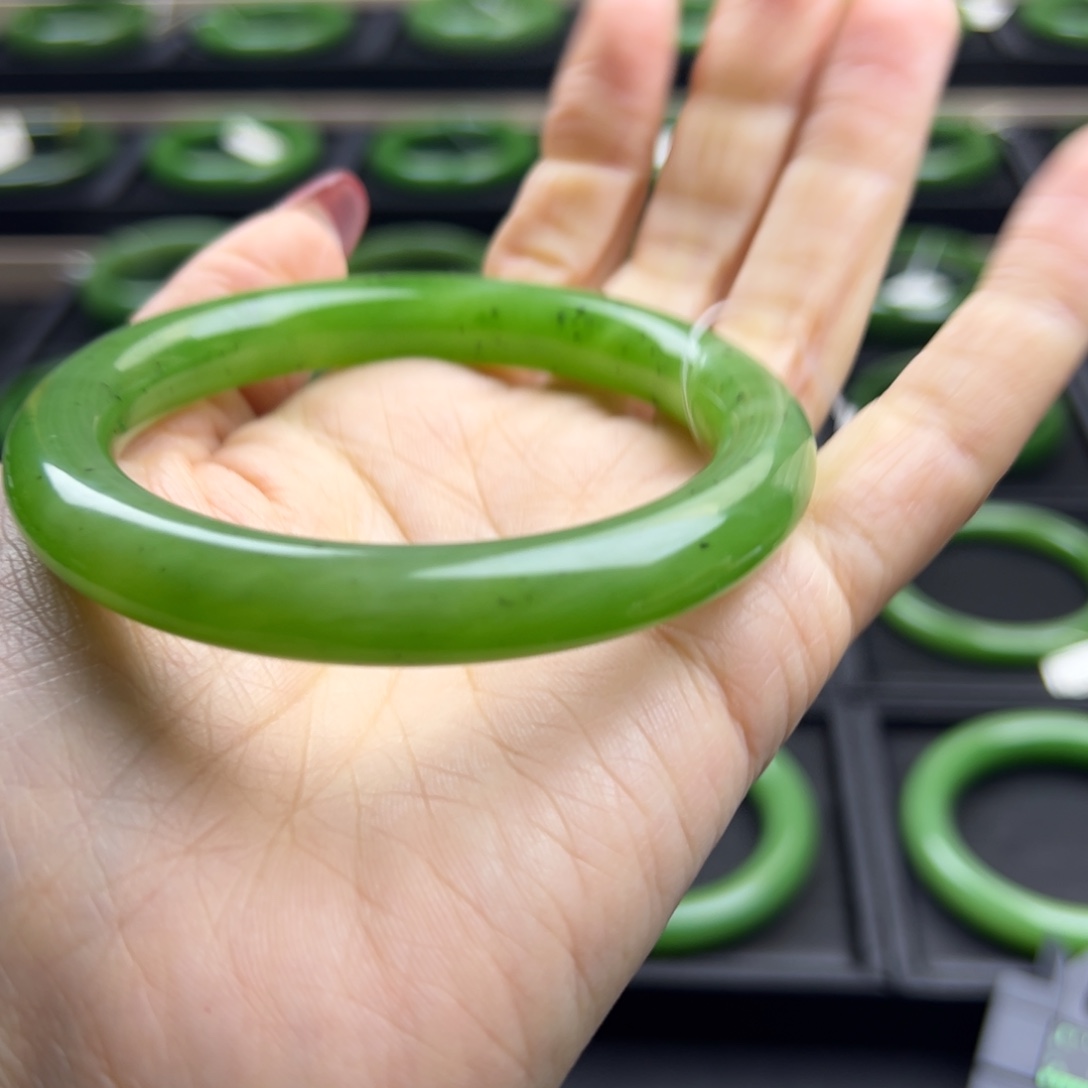 和田玉（碧玉）未镶嵌手镯