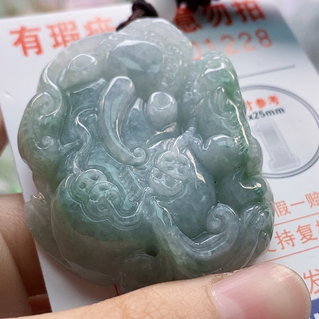 吊坠(不含链)未镶嵌翡翠