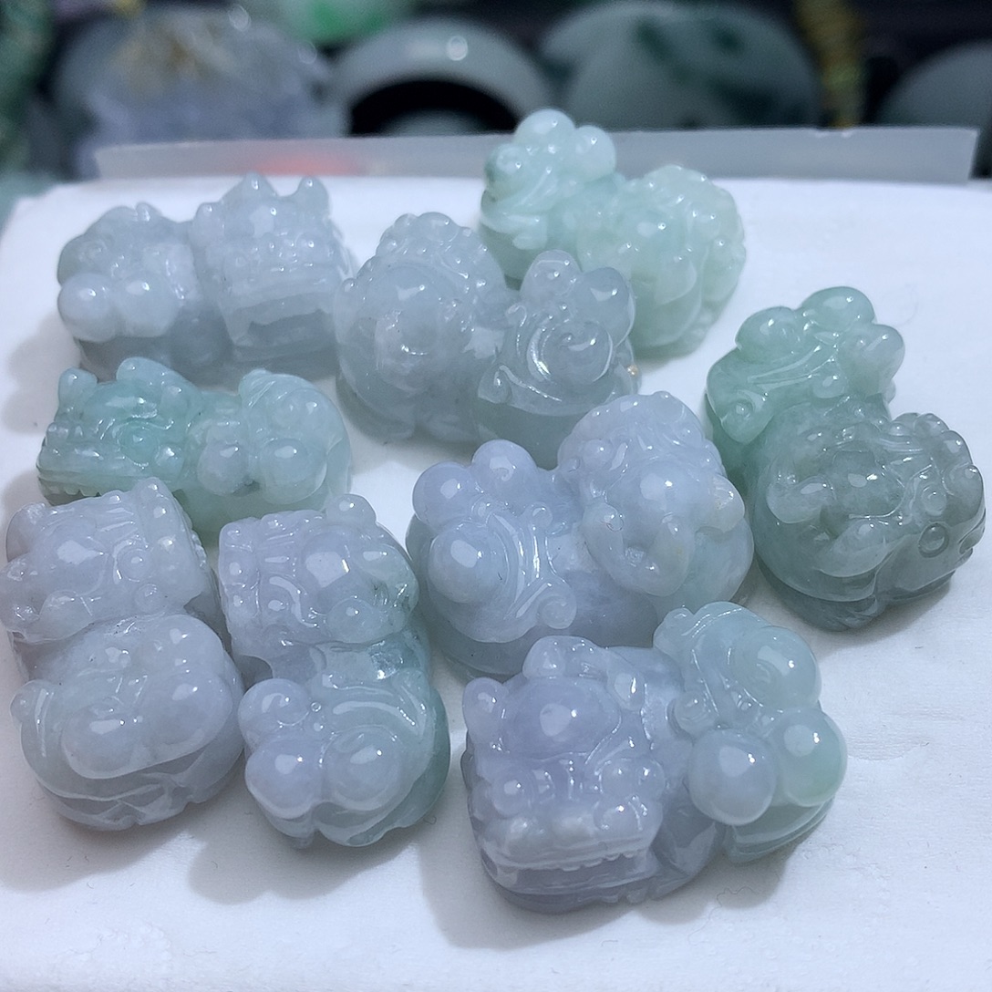 翡翠未镶嵌颈饰发1个