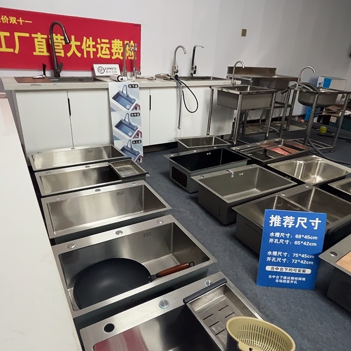 方形款2.0面板68.45单槽，圆龙头全套配齐