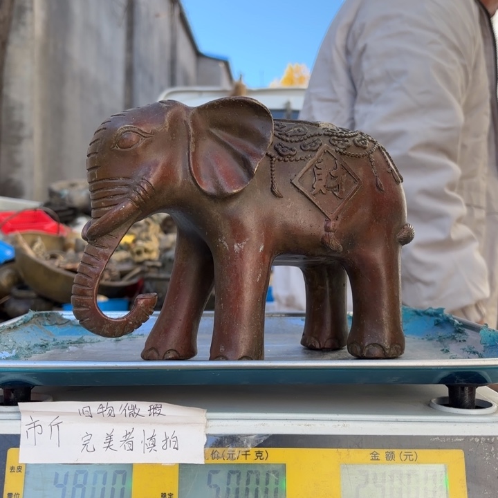 882 铜器物品理性消费