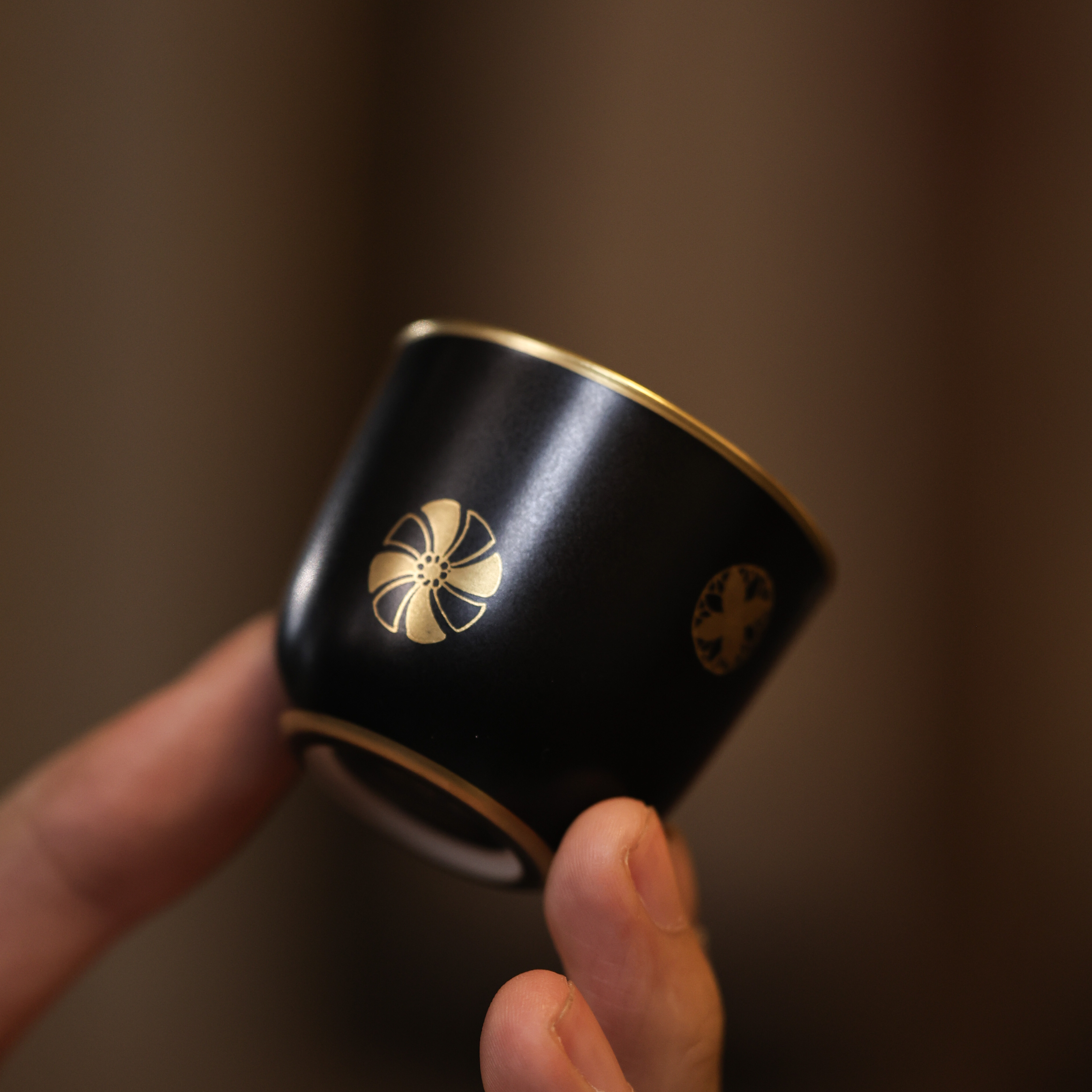【悦生活】玄黑-华隐堂-皮球花鸡缸杯(高)（华隐S1347）
