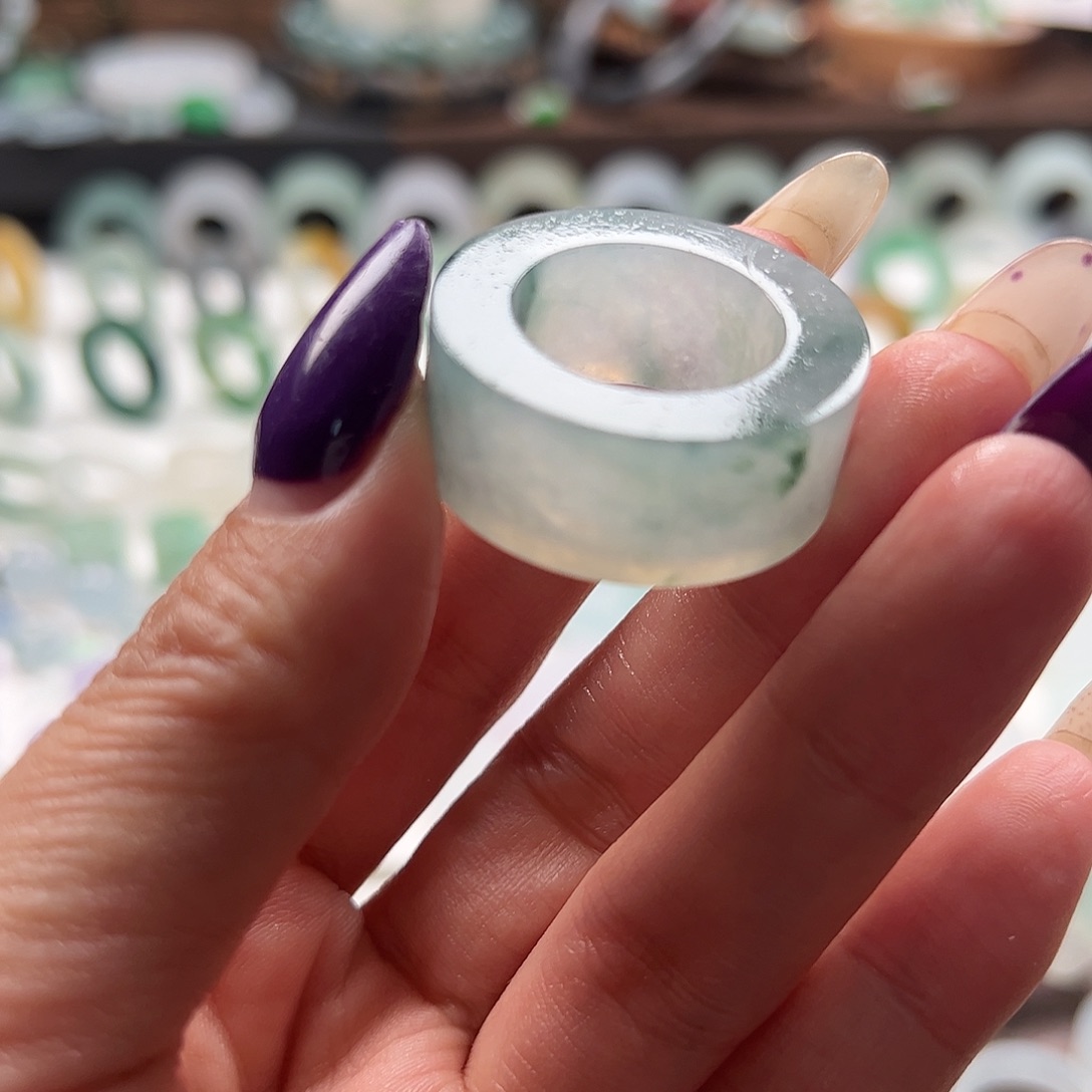 大***家定制翡翠未镶嵌翡翠