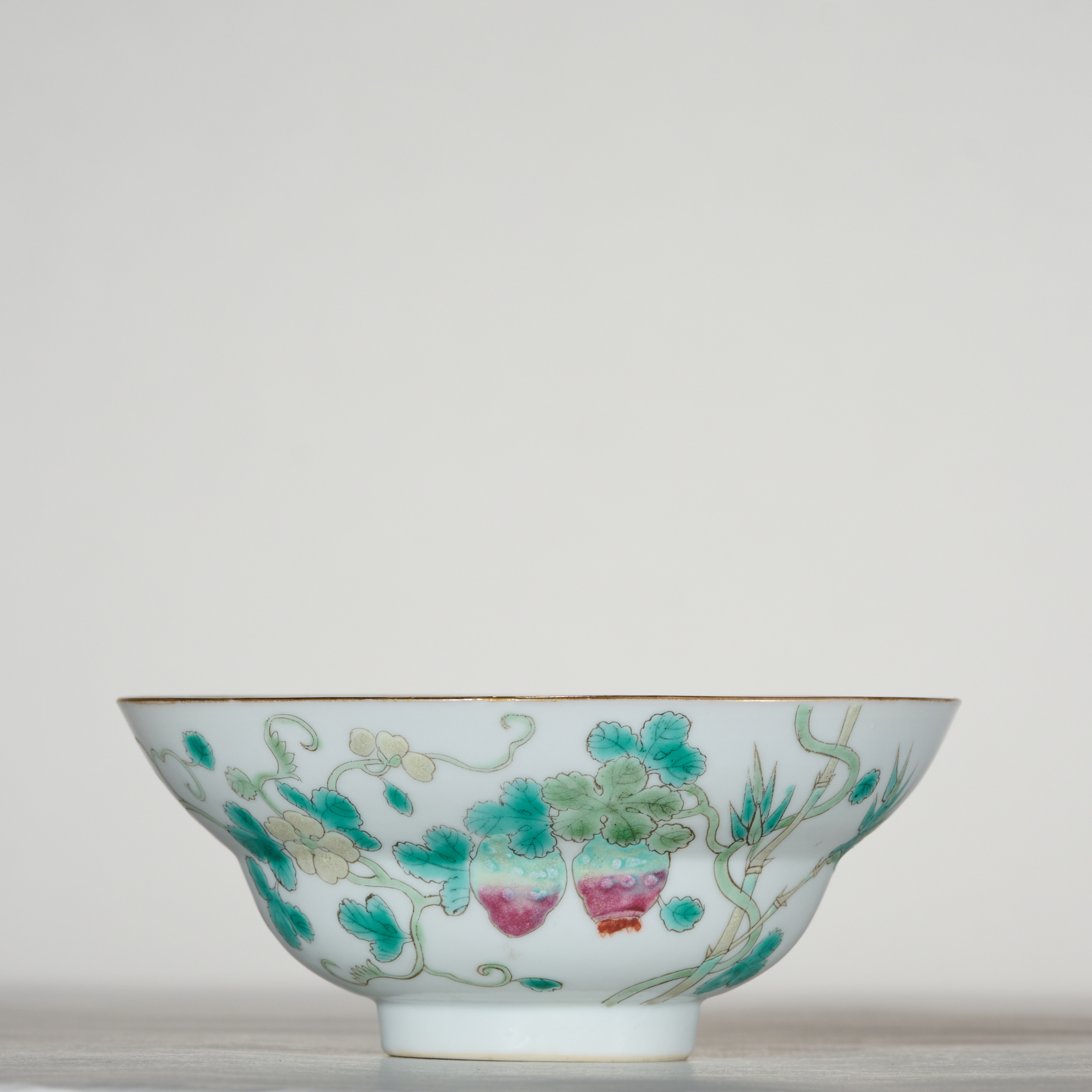 5779清光绪.粉彩蝶恋花纹折腰碗【古董拍卖】