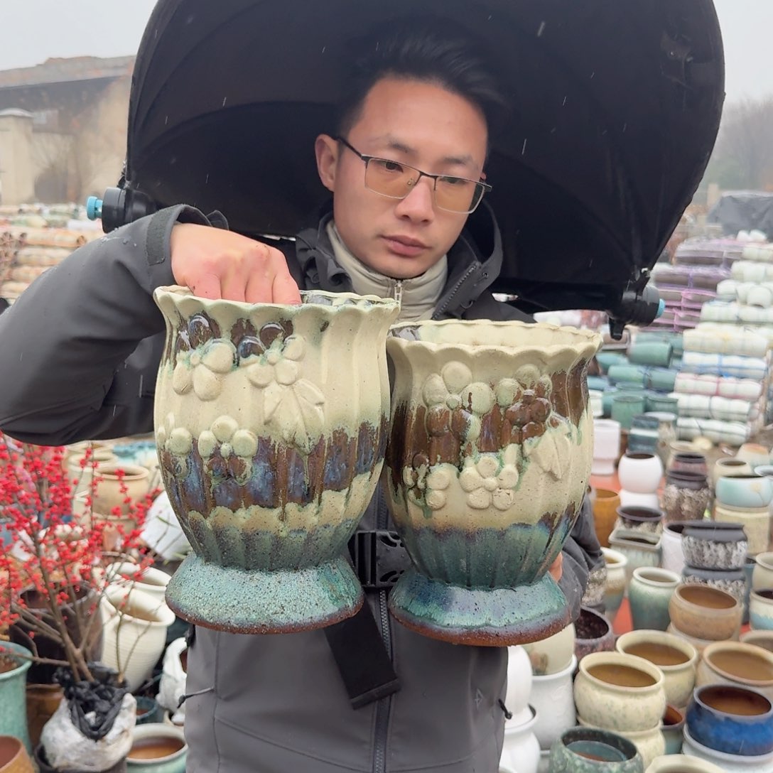紫砂花盆口18高24（两个奖杯胡巴家族