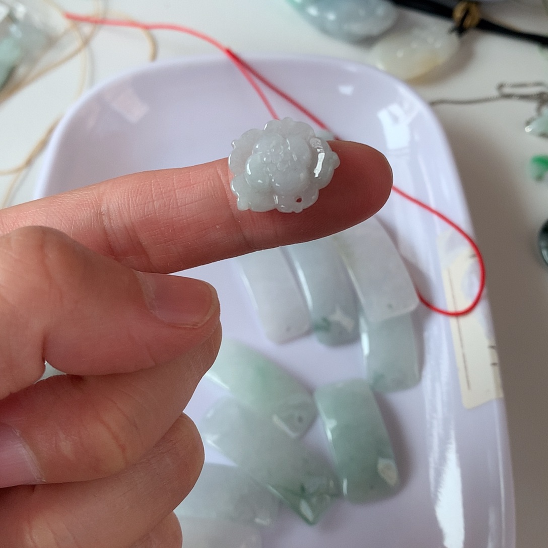 翡翠颈饰未镶嵌从****花