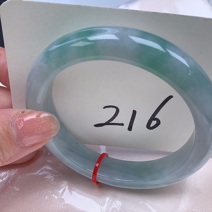 翡翠手镯未镶嵌翡翠