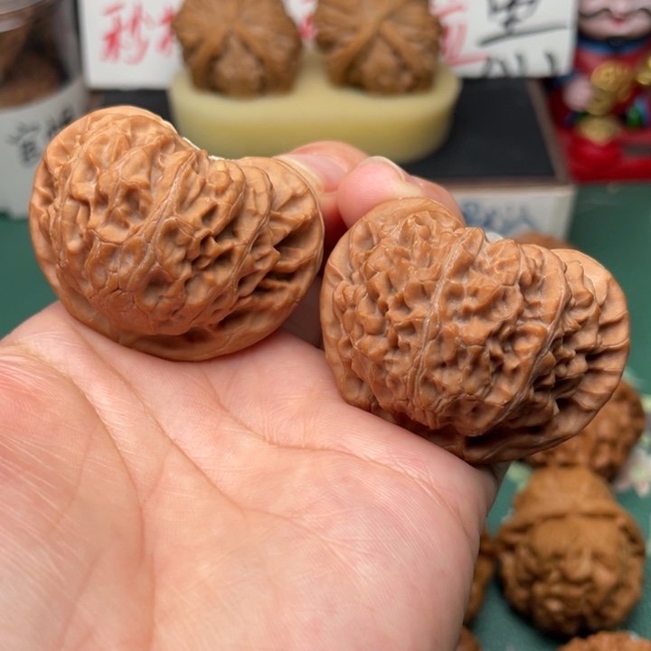 【闪购商品】文玩核桃把件45全品宫灯