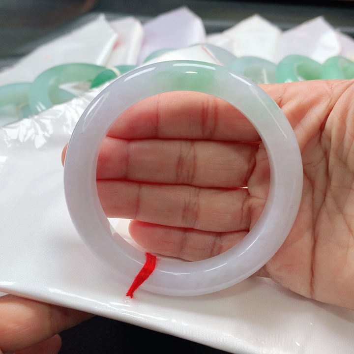 翡翠手镯未镶嵌56565655555