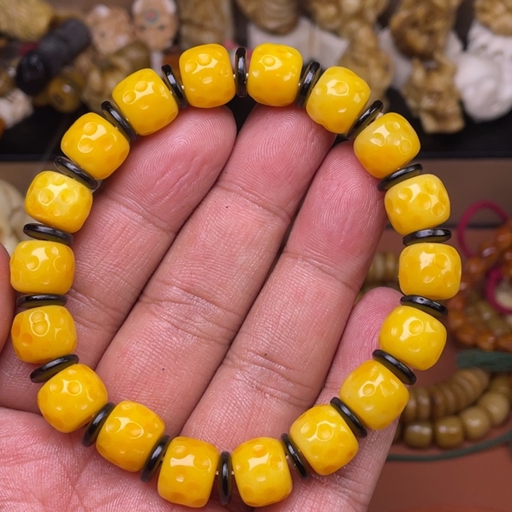 驼骨摆件人工忙着