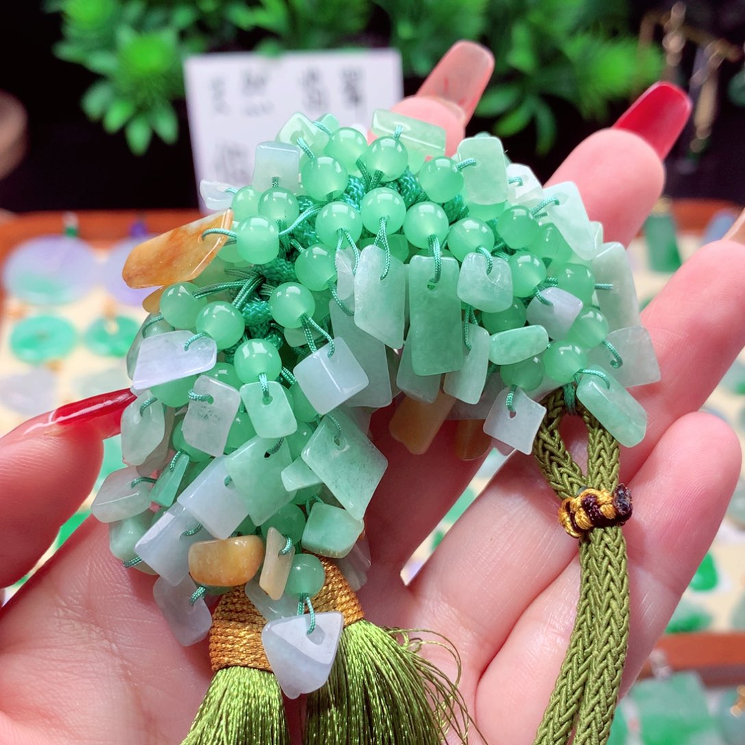 翡翠颈饰未镶嵌翡翠