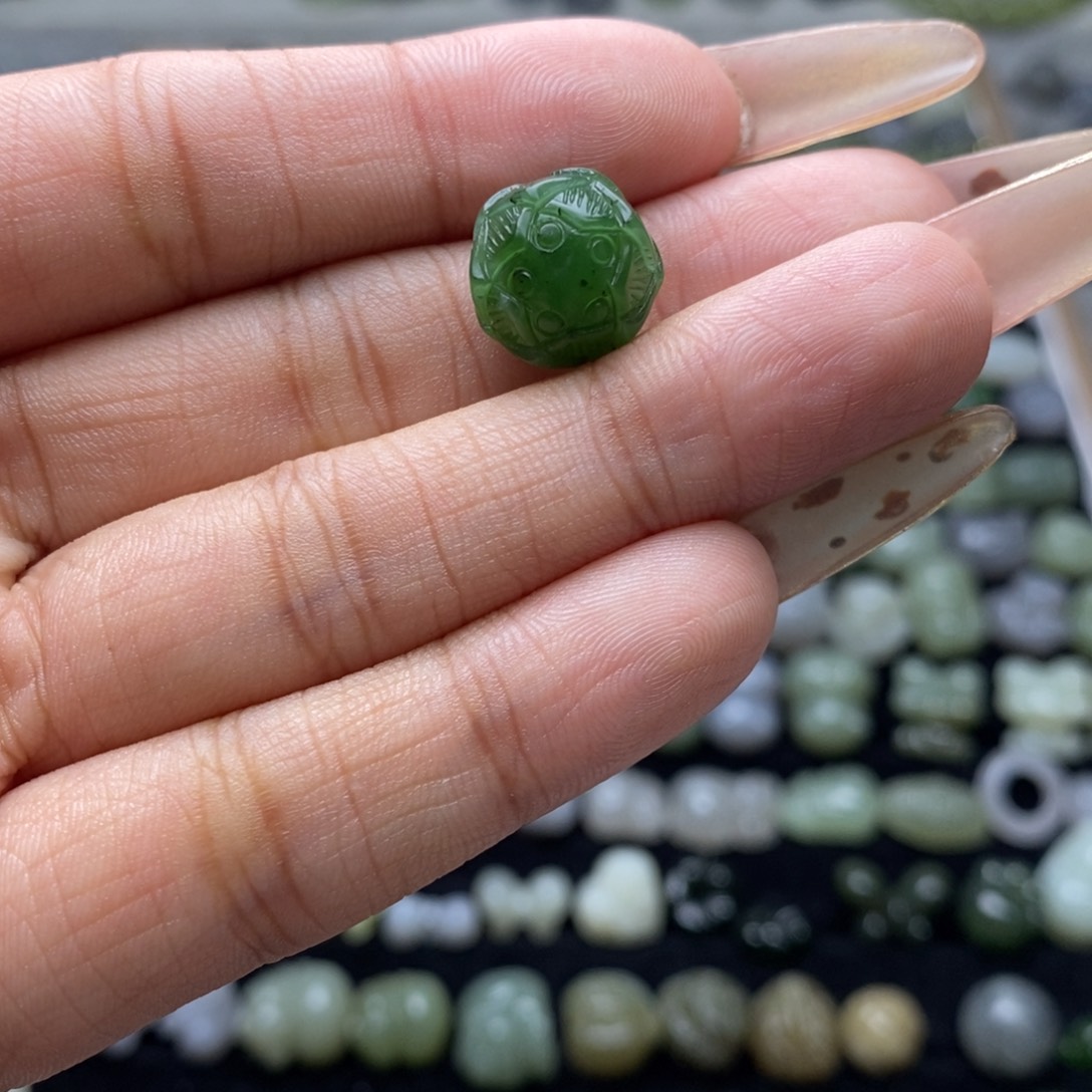 心****和田玉未镶嵌颈饰