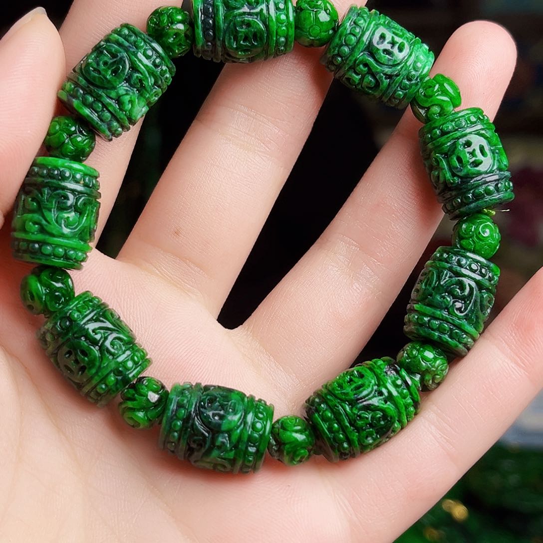 颈饰未镶嵌翡翠多样性